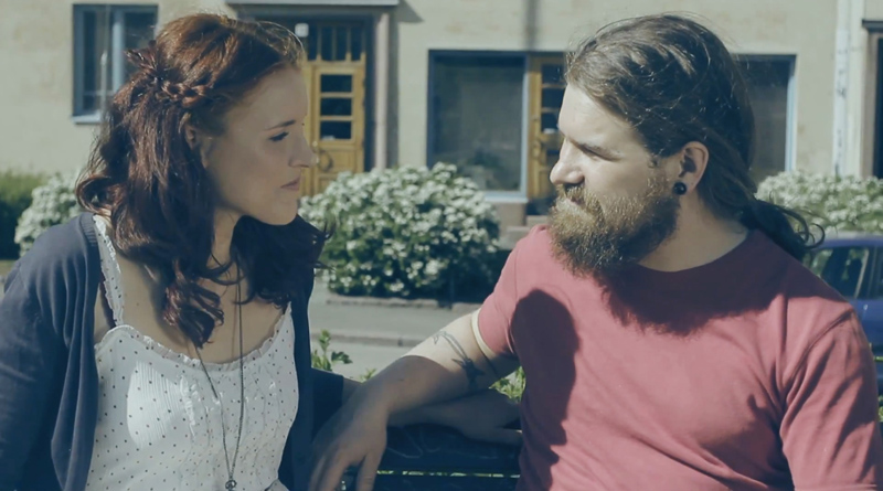 �l� katso silmiin -musiikkivideosta 2013