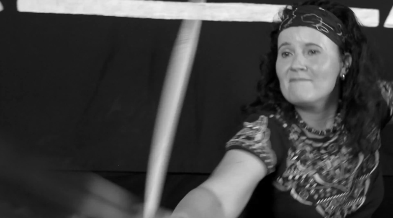 �l� katso silmiin -musiikkivideosta 2013