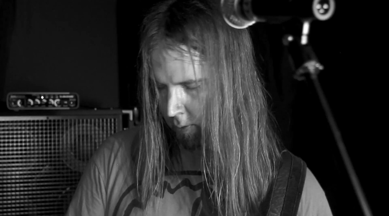 �l� katso silmiin -musiikkivideosta 2013