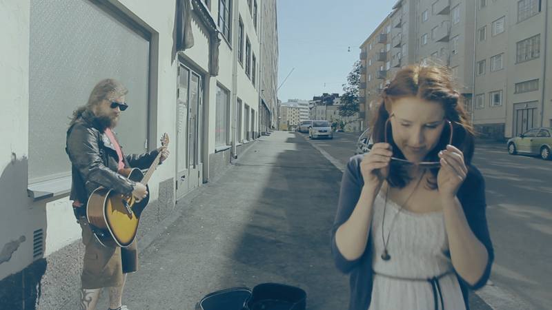 �l� katso silmiin -musiikkivideosta 2013