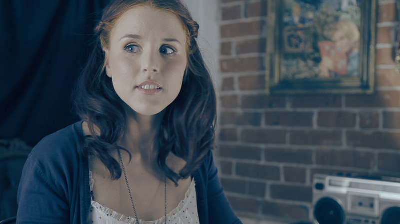 �l� katso silmiin -musiikkivideosta 2013