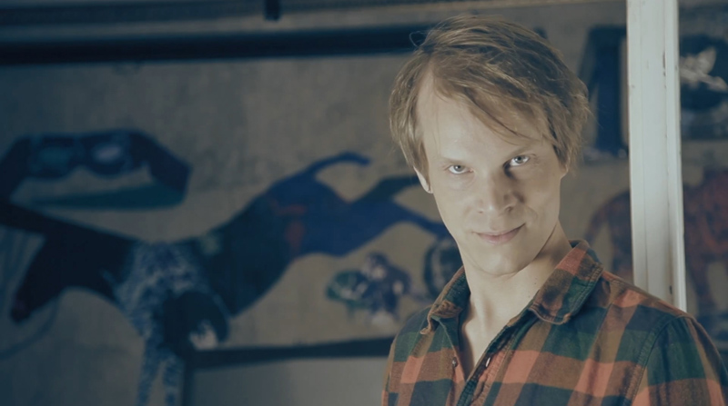 �l� katso silmiin -musiikkivideosta 2013