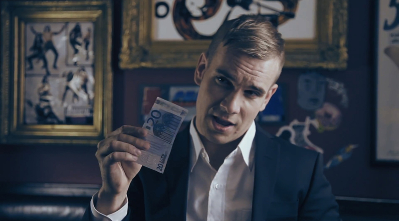 �l� katso silmiin -musiikkivideosta 2013