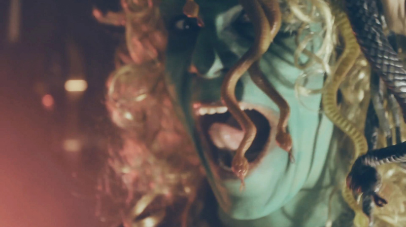 �l� katso silmiin -musiikkivideosta 2013